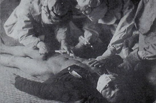 Figure 2. La vivisection (source: Unit 731: Inside World War IIJapan’s Sickening Human Experiments Lab;all that’s interesting.com)