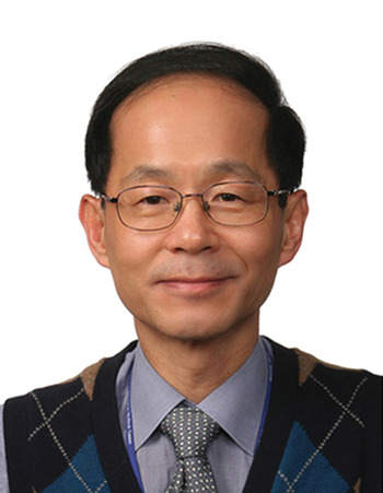 Dr Lee is a chair professor in the thoracic imaging section at the Department of Radiology at Sungkyunkwan University School of Medicine and at Samsung ChangWon Hospital. His research interests focus on the diagnosis and management of lung cancer, interstitial lung disease, pulmonary tuberculosis, and nontuberculous mycobacterial pulmonary infection. He is a member of the Fleischner Society and an honorary member of the European Society of Thoracic Imaging.