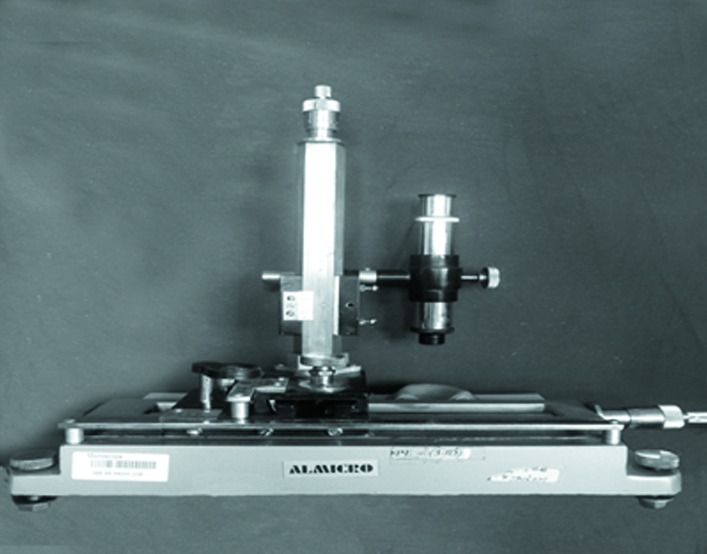 Figure 12: Travelling Microscope.